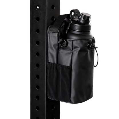 VEYNE Magnetic Gym Bag seitlich am Rahmen eines Racks befestigt